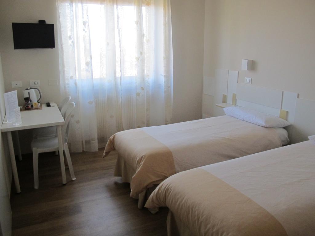 B&B Villa Filotea & Apartment Desenzano del Garda Pokój zdjęcie